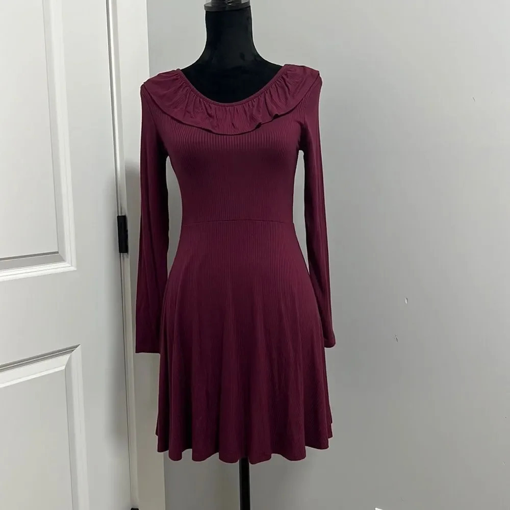 Art Class Girls' Rib Ruffle Neck Long Sleeve Dress in maroon size 10-12/ Large